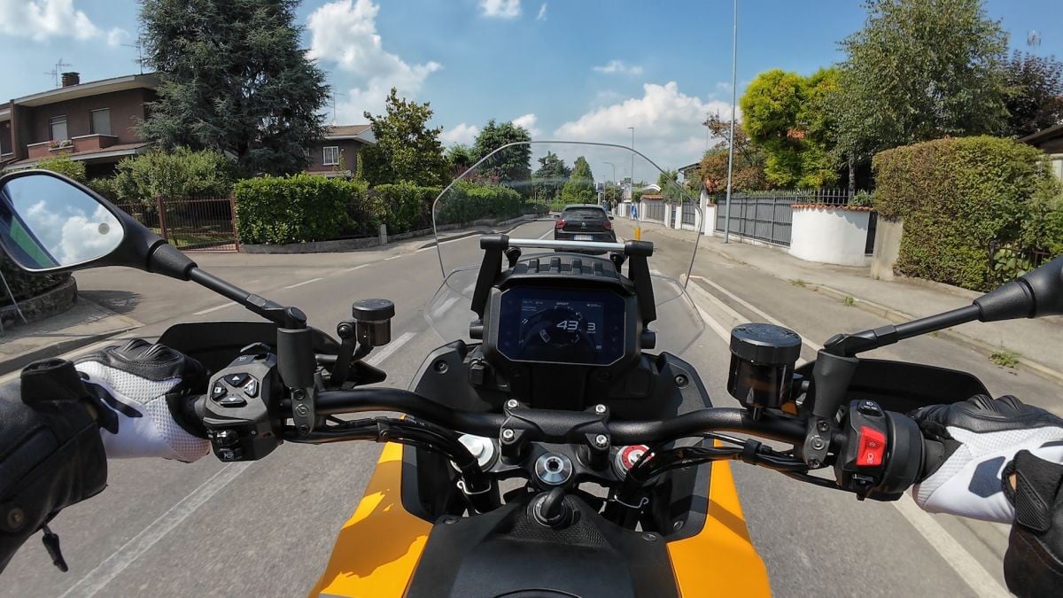 Test a Testa #9 - Moto Guzzi Stelvio vs Moto Guzzi V85 Strada: sfida in famiglia!